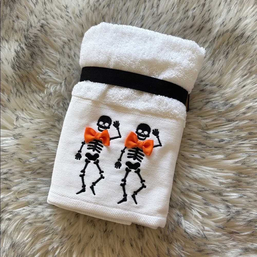 NWT Halloween Skeleton Set of 2 Hand Towels